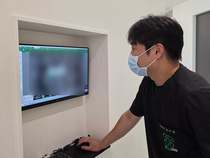 하양치과추천, 암 수술 후 미뤄둔 전악 임플란트 치료를 다시 시작한 사례 7 image 43